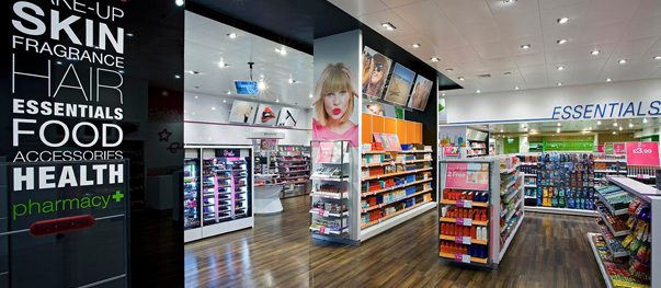 Point-of-purchase retail display with printed product graphics